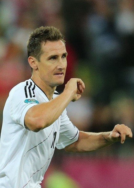Klose có bàn đầu tiên ở EURO 2012.